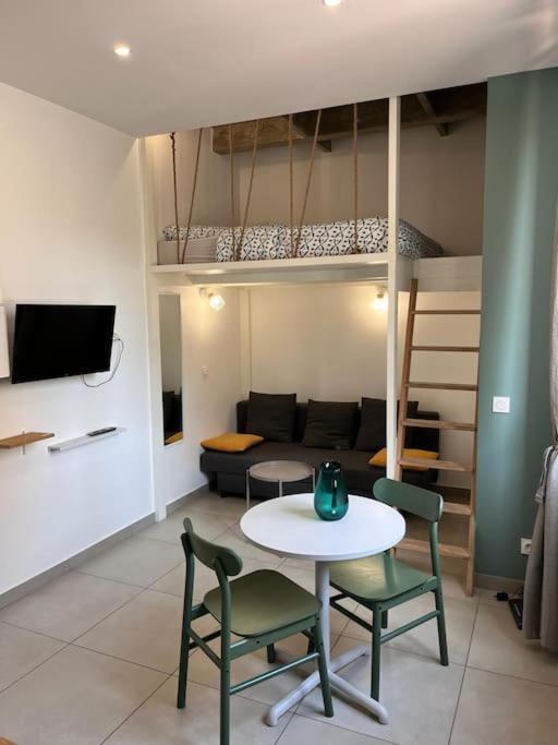 Le Pressense Appartement Vénissieux Buitenkant foto